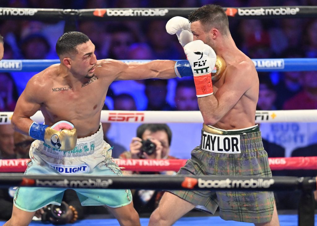 Am 10. Juni bezwang Teofimo Lopez (l.) den WBO-Weltmeister im Halbweltergewicht, Josh Taylor, und kürte sich selbst zum Champion. (Foto: IMAGO / Icon Sportswire)