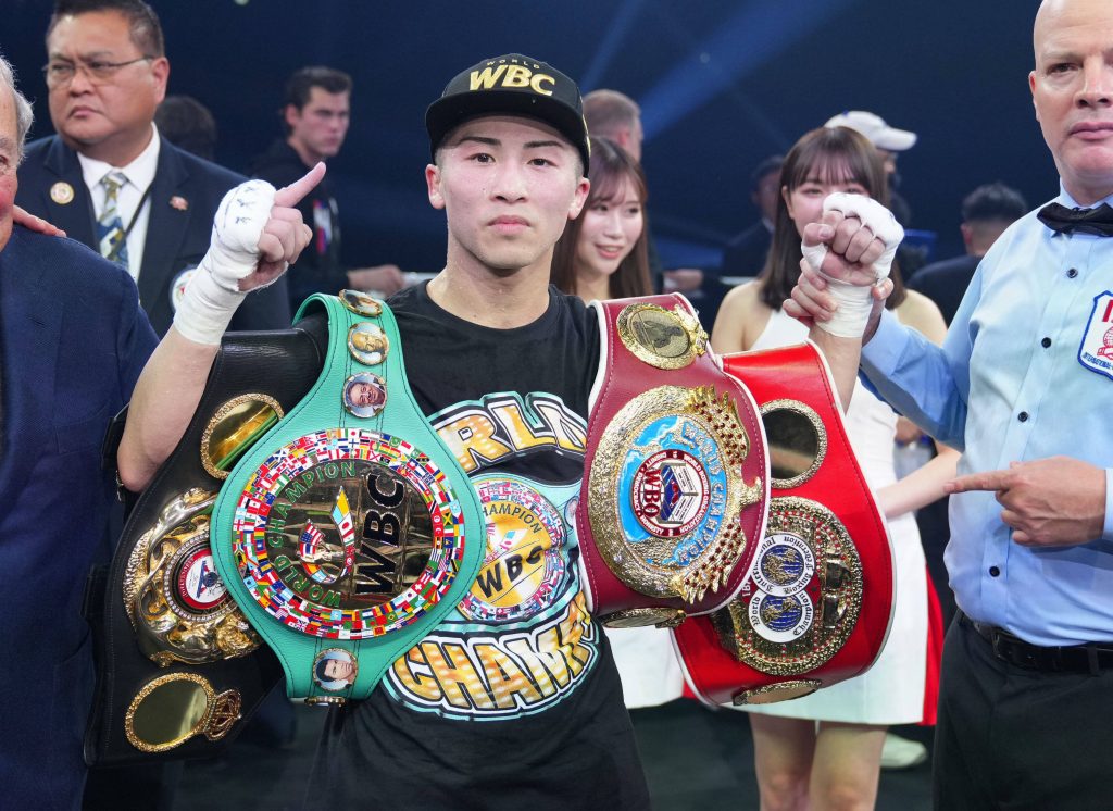 Zwei Kämpfe im Super-Bantam brauchte Naoya Inoue, um wieder undisputed Champion zu werden. In Tokio bezwang der Japaner den Philippiner Marlon Tapales durch K.o. in der 10. Runde. (Foto: Imago/IMAGO /Kyodo News)