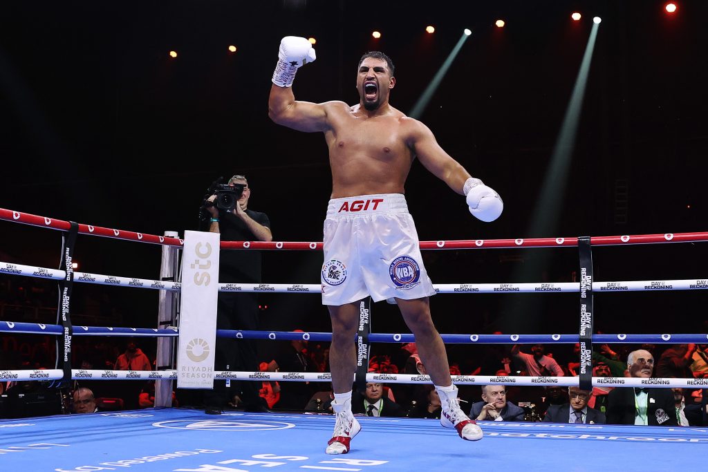 So wie im Dezember nach dem Kampf gegen Arslanbek Makhmudov will Agit Kabayel auch am Samstag nach dem WBC-Eliminator gegen Frank Sanchez jubeln. (Foto: Getty Images)