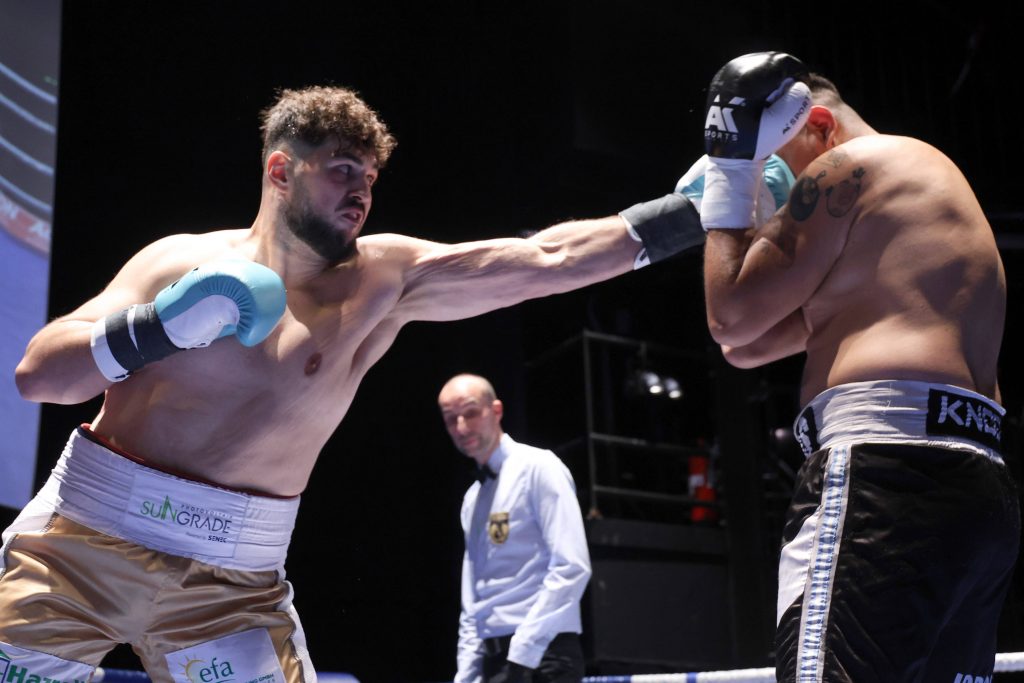 AGON-Boxer Granit Shala (l.) darf um die EBU-EM im Schwergewicht boxen – aber nicht gegen Daniel Dubois. Neuer Gegner wird möglicherweise Joe Joyce (15-2, 14 K.o.) (Foto: Imago/Torsten Helmke).