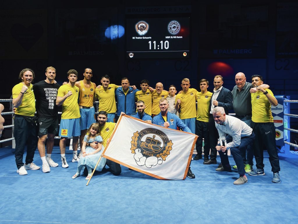 Packendes Finale in der Box-Bundesliga: Im letzten Duell des Abends krönte sich die Box-Staffel des BC Traktor Schwerin gegen MBR 31/46 Hamm zum Sieger. (Foto: Traktor Schwerin)