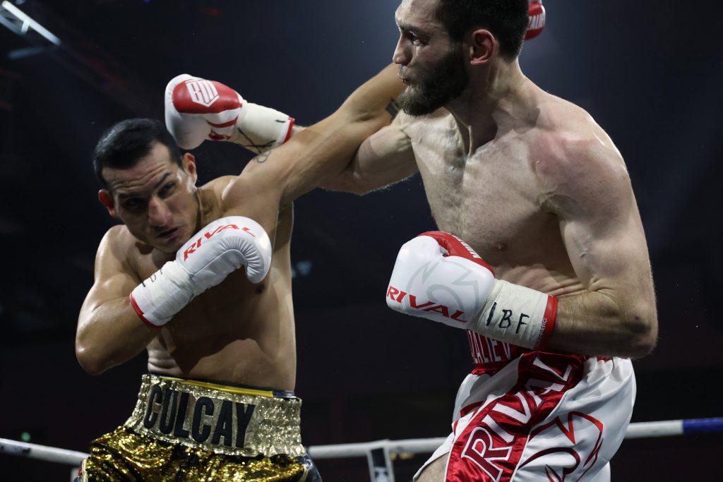 Jack Culcay (l.) unterlag Bakhram Murtazaliev (r.) in Falkensee durch K.o. in der 11. Runde. (Foto: imago/Torsten Helmke)