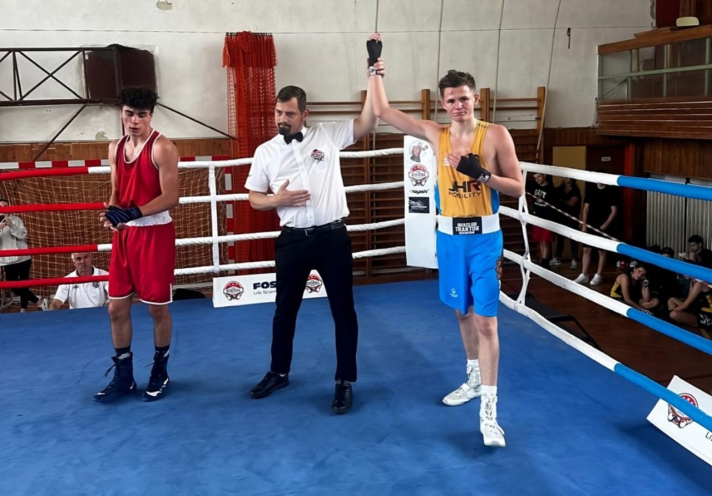 Traktor-Boxer Sebastiano Rizzo (r.) setzte sich in Ostrava gegen den Tschechen Tomas Glovcik (l.) durch. (Foto: ©️ Boxclub TRAKTOR Schwerin)