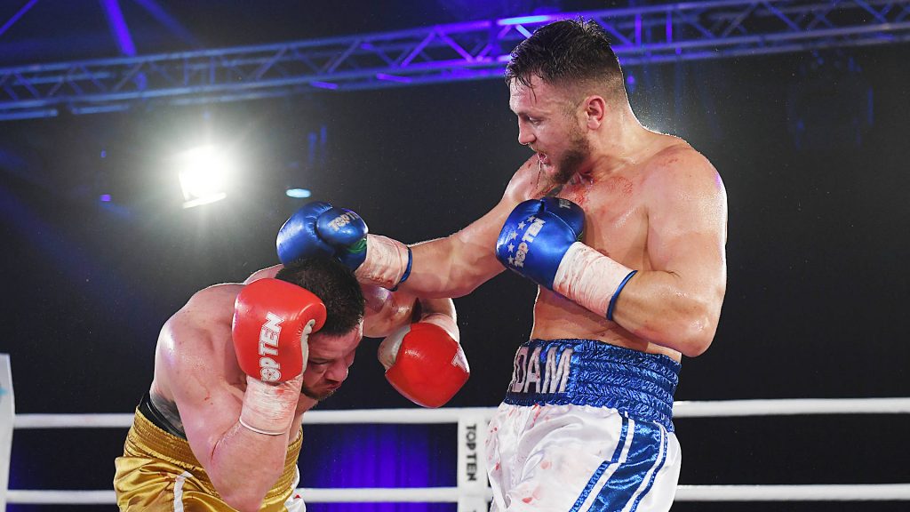 Adam Deines (r.) sollte eigentlich am Samstag gegen Albert Ramirez boxen. Eine Verletzung des Venezuelaners verhindert das jetzt. (Foto: IMAGO / opokupix)