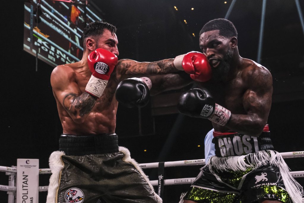 Artem Harutyunyan (l.), hier gegen Frank Martin im Juli 2023, erhält im Sommer gegen WBC-Champ Shakur Stevenson seine erste Chance einen Weltmeister-Titel zu gewinnen. (Foto: IMAGO / ZUMA Wire)