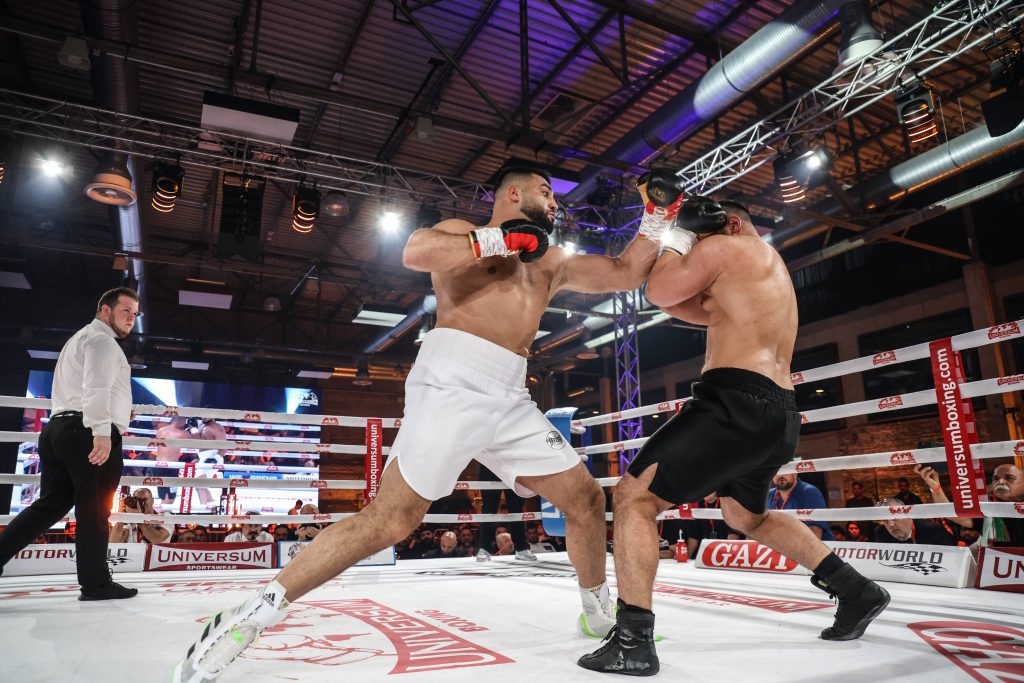 Den Hauptkampf der 12. Universum Boxing Night bestritten die beiden Schwergewichtler Hussein Muhamed (l.) und Ali Kiydin. (Foto: Imago/Torsten Helmke)