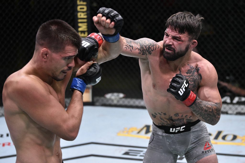 MMA- und Bare knuckle fighter Mike Perry (r.) steht als Gegner für Jake Pauls Stay-busy-Kampf für dem Duell mit Mike Tyson bereit. (Foto: IMAGO / USA Today Network)