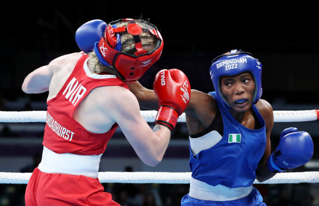 Die nigerianische Boxerin Cynthia Temitayo Ogunsemilore (r.) ist wegen Verstoßes gegen die Anti-Doping-Regeln suspendiert worden, (Foto: Getty Images)