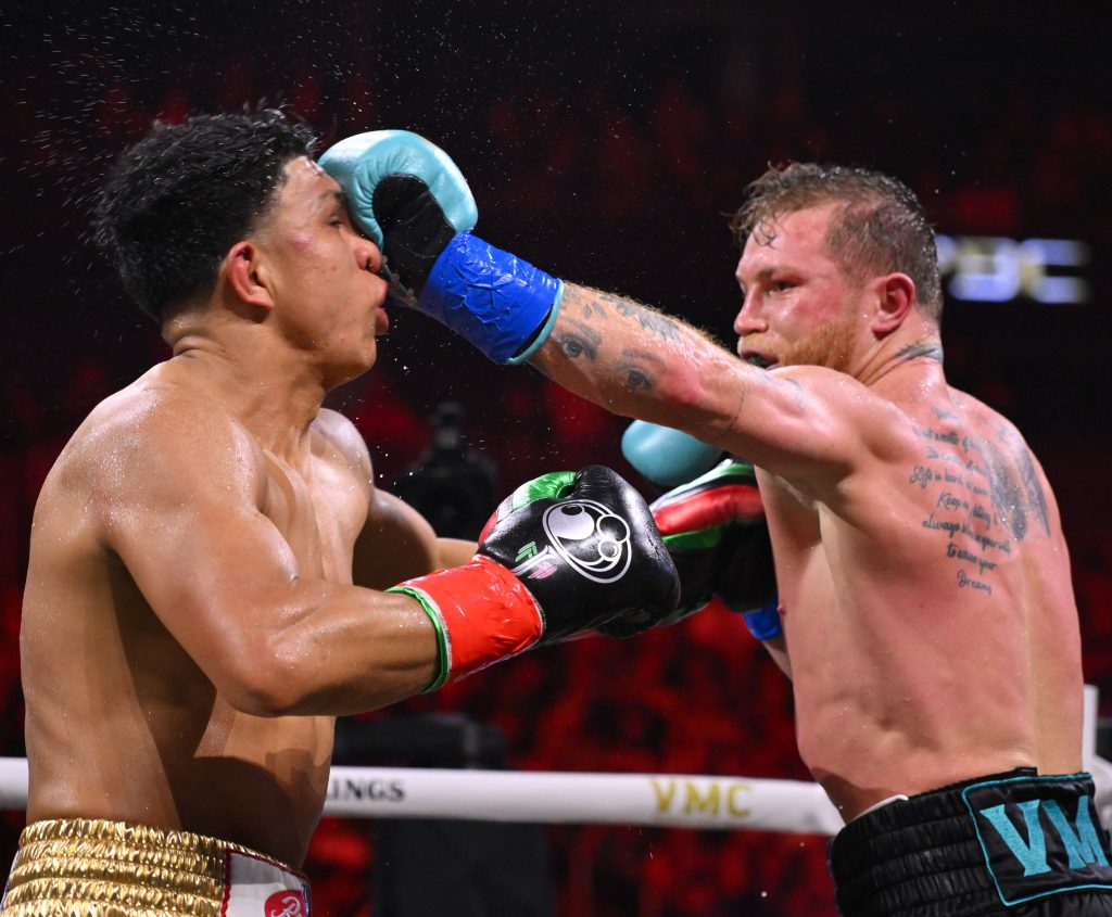 Canelo Alvarez (r.), hier im Mai 2024 gegen Jaime Munguia, sucht einen Gegner für seinen Kampf am 14. September in Las Vegas. (Foto: IMAGO / Zuma Press Wire)