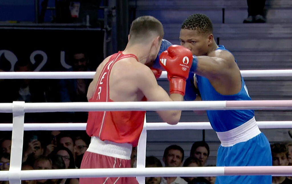 Erstrunden-Aus bei den Olympischen Spielen für Magomed Schachidov (l.), der dem Mosambiker Thiago Muxanga (r.) unterlag (Foto: Screenshot/ARD.de)