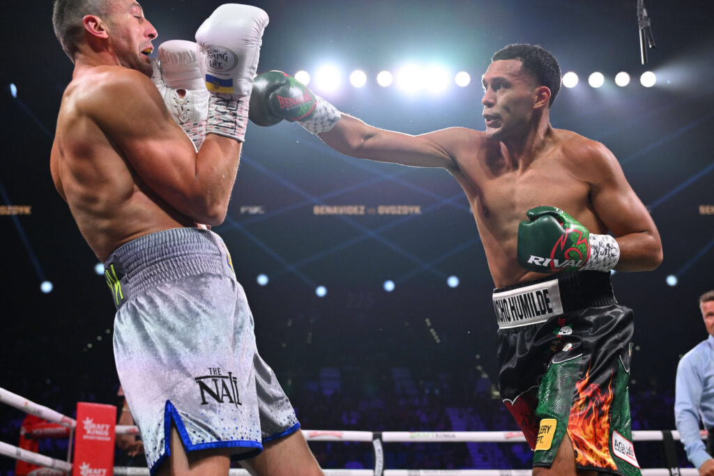 David Benavidez (r.), hier im Juni in Nevada gegen den Ukrainer Oleksandr Gvozdyk, will auch weiterhin im Halbschwergewicht boxen. (Foto: IMAGO / ZUMA Press Wire)