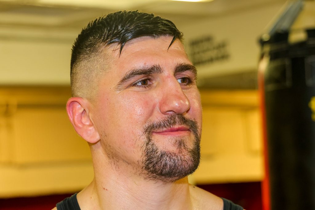 Marco Huck feierte trotz gebrochener Hand ein siegreiches Comeback im Boxring. (Foto: IMAGO / Steinsiek.ch)