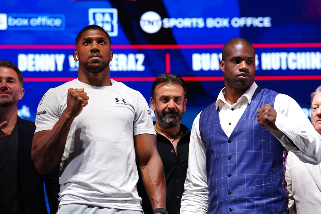 Heimvorteil für beide Kontrahenten: Den Kampf von Anthony Joshua (v. l.) und Daniel Dubois (v. r.) im Londoner Wembley Stadion wollen 96.000 Zuschauer auf den Rängen verfolgen. (Foto: IMAGO / PA Images)