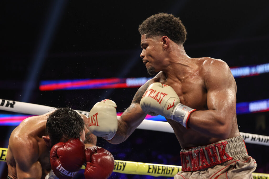 WBC-Weltmeister Shakur Stevenson, hier im Juli gegen Artem Harutyunyan, muss seine Titelverteidigung gegen den Waliser Joe Cordina verletzungsbedingt absagen. (Foto: IMAGO / Torsten Helmke)