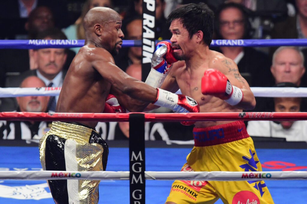 Manny Pacquiao (r.), hier 2015 im Jahrhundert-Fight gegen Floyd Mayweather Jr., ist für die Aufnahme in die International Boxing Hall of Fame nominiert. (Foto: IMAGO / USA TODAY Network)