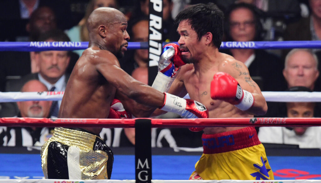 Manny Pacquiao (r.), hier 2015 im Jahrhundert-Fight gegen Floyd Mayweather Jr., ist für die Aufnahme in die International Boxing Hall of Fame nominiert. (Foto: IMAGO / USA TODAY Network)