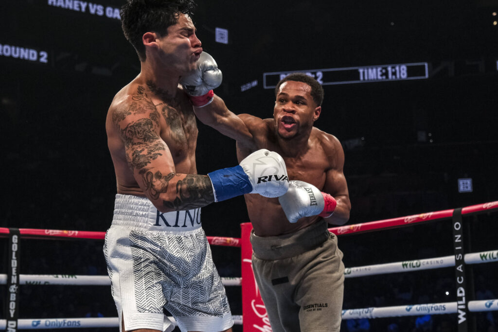 Was im Ring nicht möglich war, will Devin Haney (r.) nun vor Gericht erreichen: einen Sieg gegen Ryan Garcia (l.) und dessen Promoter Golden Boy. (Foto: IMAGO / ZUMA Press Wire)