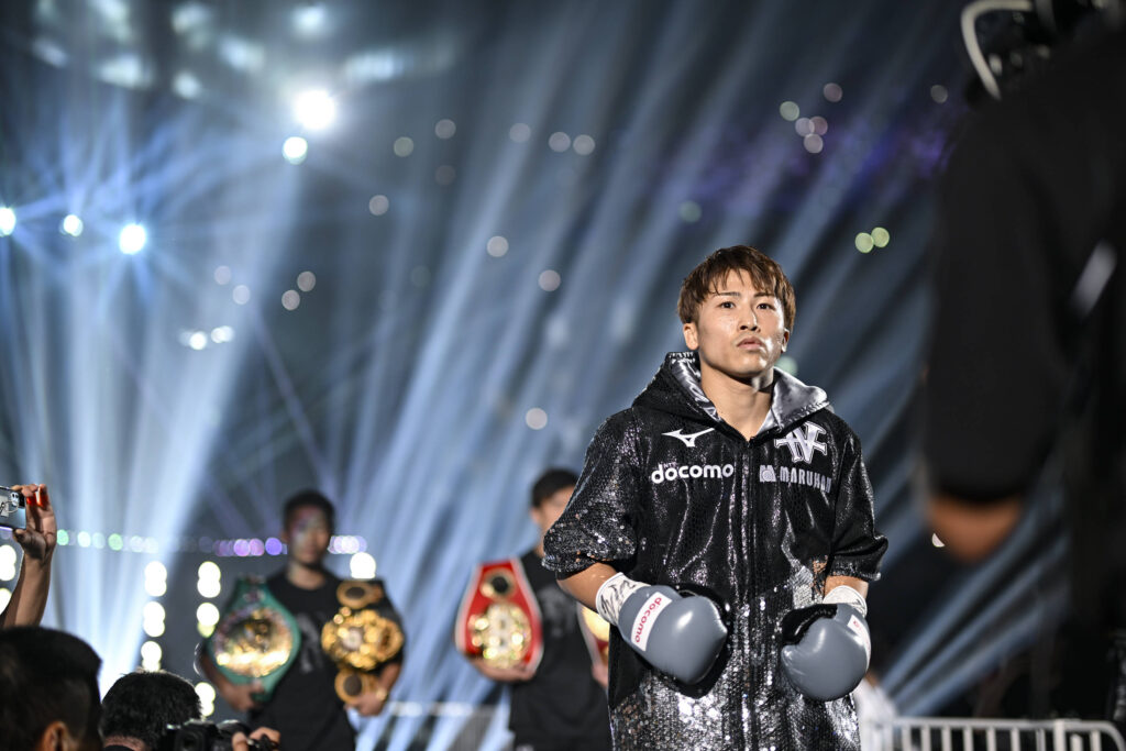 Oh du fröhliche… – IBF-, WBA-, WBC- und WBO-Champion im Superbantamgewicht, Naoya Inoue, will sich an Heiligabend gegen den Australier Sam Goodman mit dem 29. Sieg im 29. Profi-Kampf selbst ein Weihnachtsgeschenk machen. (Foto: IMAGO / AFLOSPORT)