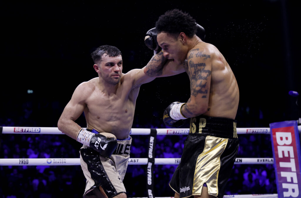 Jack Catterall (l.) bezwang in seiner Heimatstadt Manchester Regis Prograis (r.) einstimmig nach Punkten und schielt nun unverhohlen in Richtung eines WM-Kampfes. (Foto: IMAGO / PA Images)