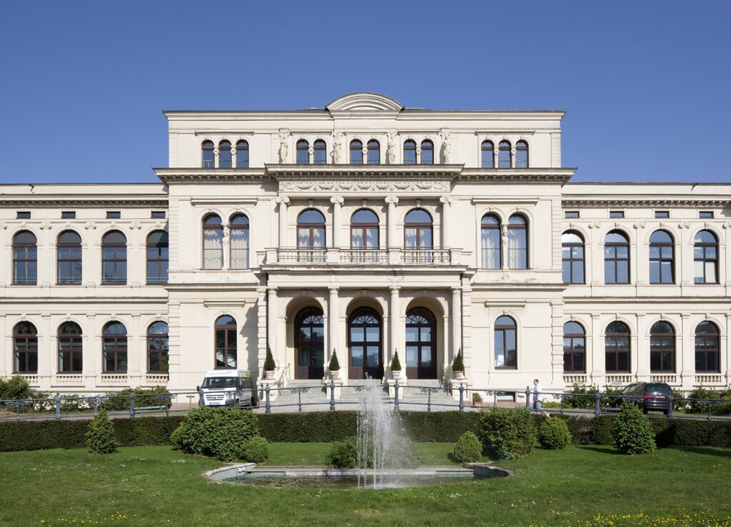 Im Zoo-Gesellschaftshaus von Frankfurt am Main fliegen am 15. November die Fäuste. (Foto: IMAGO / imagebroker)