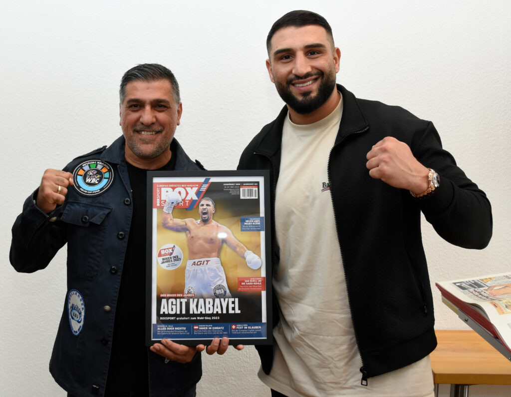 Trainer Sükrü Aksu (l.), hier mit seinem Schützling Agit Kabayel, glaubt an einen Erfolg von Tyson Fury im Rückkampf gegen Oleksandr Usyk. (Foto: Horst Fadel)