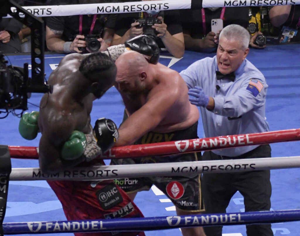 Mit Speckgürtel zum WM-Gürtel: So wie hier 2021 gegen Deontay Wilder sieht sich der Gypsy King in idealer Verfassung für den Rückkampf gegen Oleksandr Usyk. (Foto: imago images / MB Media Solutions) 