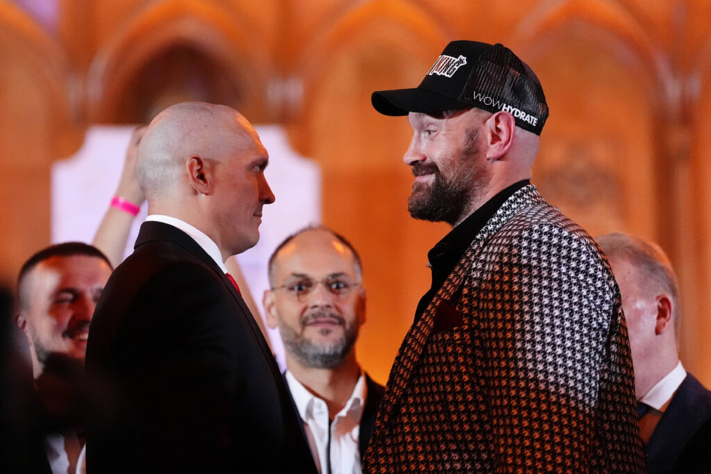 Schluss mit Trash-Talk, jetzt geht es im Ring zur Sache. „Fury vs. Usyk II“ können Box-Fans in Deutschland live nur im Pay-per-view bei DAZN verfolgen. (Foto: imago-images / PA Images) 