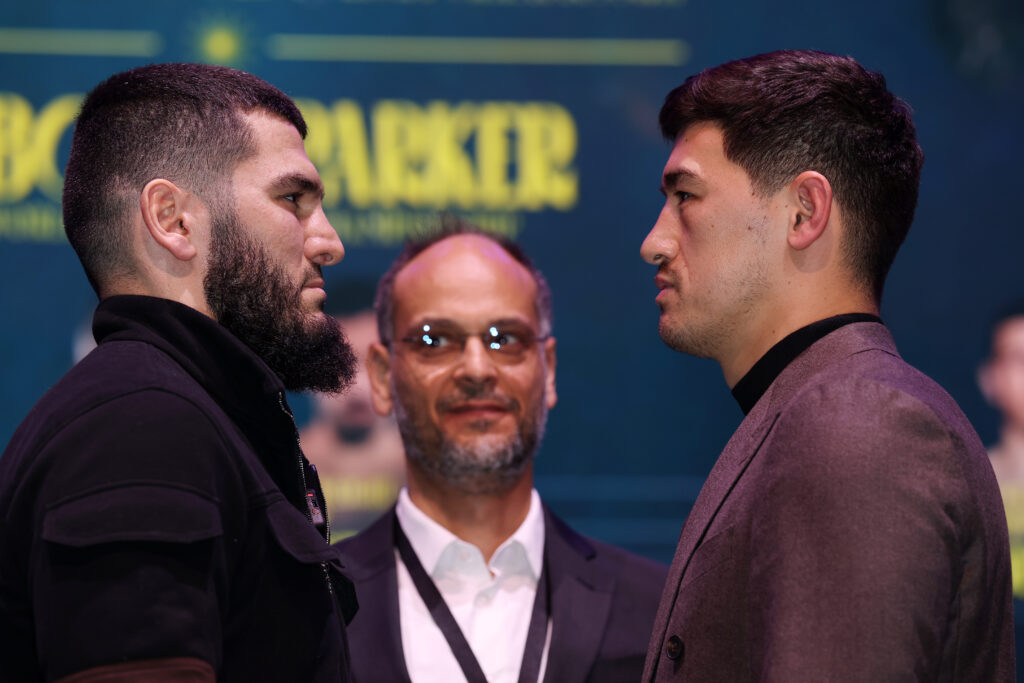 Beterbiev vs. Bivol II steht in den Startlöchern. Betont sachlich gaben sich die Protagonisten bei der ersten Pressekonferenz vor ihrem Rückkampf am 22. Februar. (Foto: Getty Images)