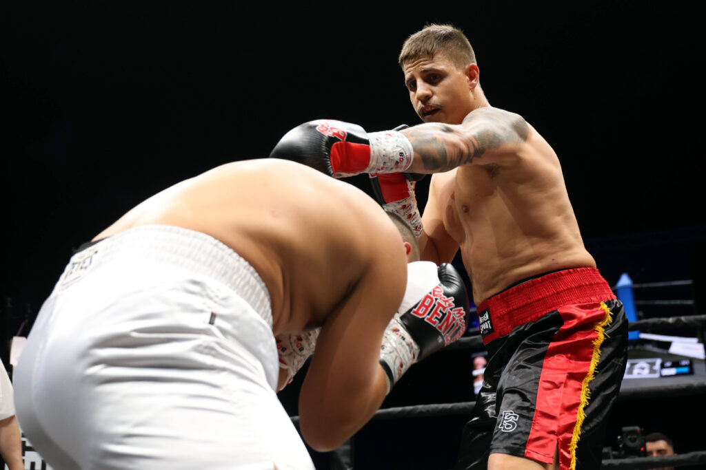 Supermittelgewichtler Tyron Zeuge (r., Archivbild) behielt im Hauptkampf der zweiten Veranstaltung der German Boxing Series gegen Serhat Parklak die Oberhand. (Foto: IMAGO / Torsten Helmke)