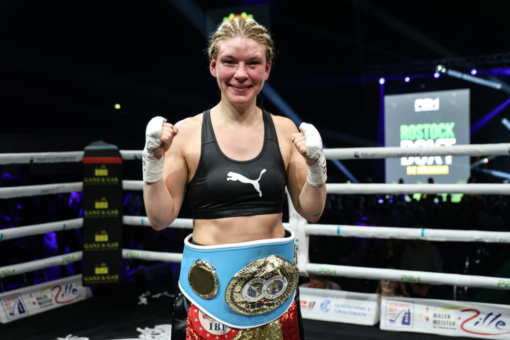 Zuletzt stand Nina Meinke im Mai 2025 im Ring. Damals bezwang „The Brave” die Argentinierin Daniela Bermudez und verteidigte ihren IBF-Gürtel im Federgewicht. (Foto: Torsten Helmke)