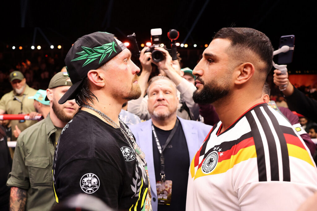 Agit Kabayel (dcha.) viajó expresamente a Egipto para retar al campeón del CMB, Oleksandr Usyk (izq.), tras su combate contra Rico Verhoeven. (Foto: Mark Robinson/Getty Images). 